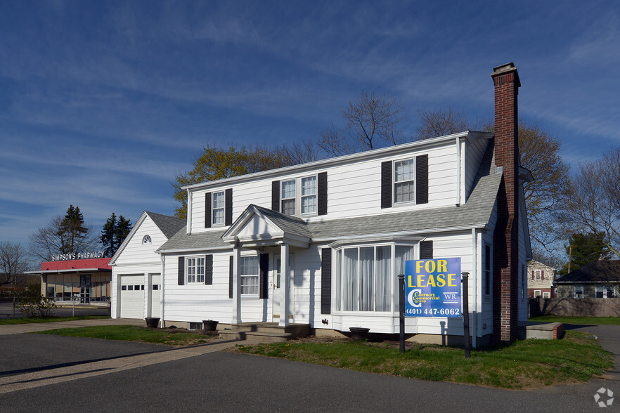 24 Newport Ave, Pawtucket, RI à vendre - Photo principale - Image 1 de 1