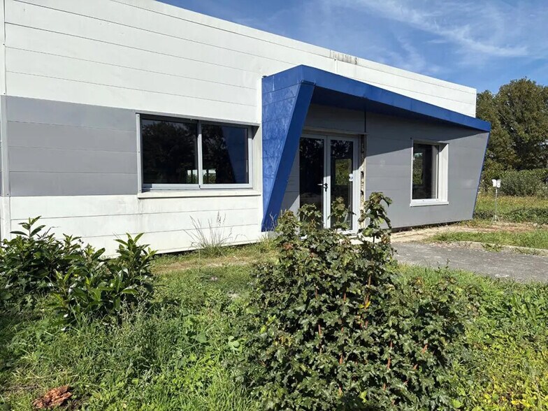 Office in Trélazé for lease - Building Photo - Image 2 of 2