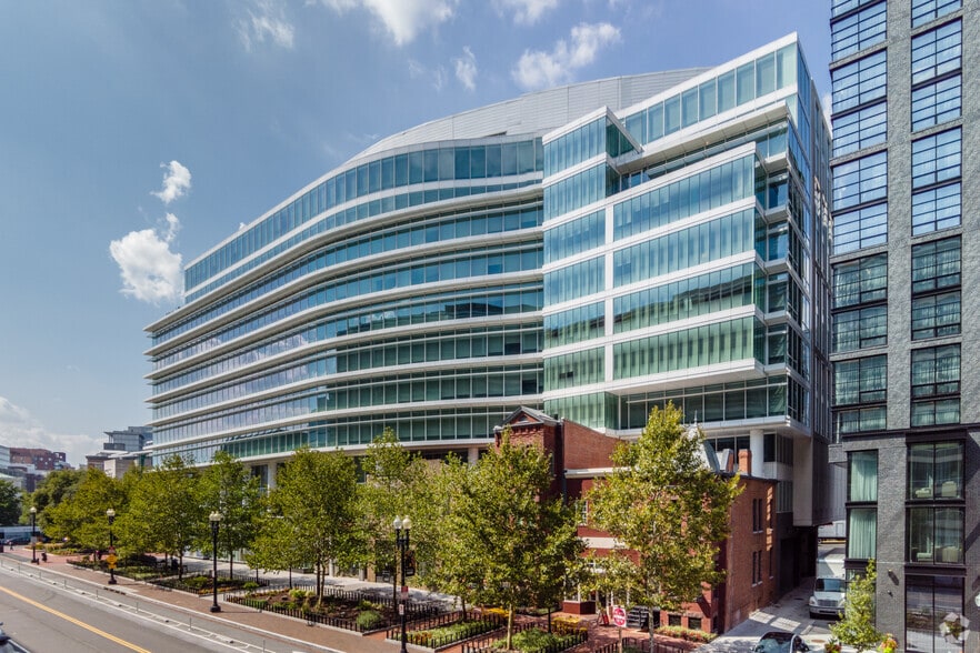 655 K St NW, Washington, DC à louer - Photo du bâtiment - Image 2 de 14