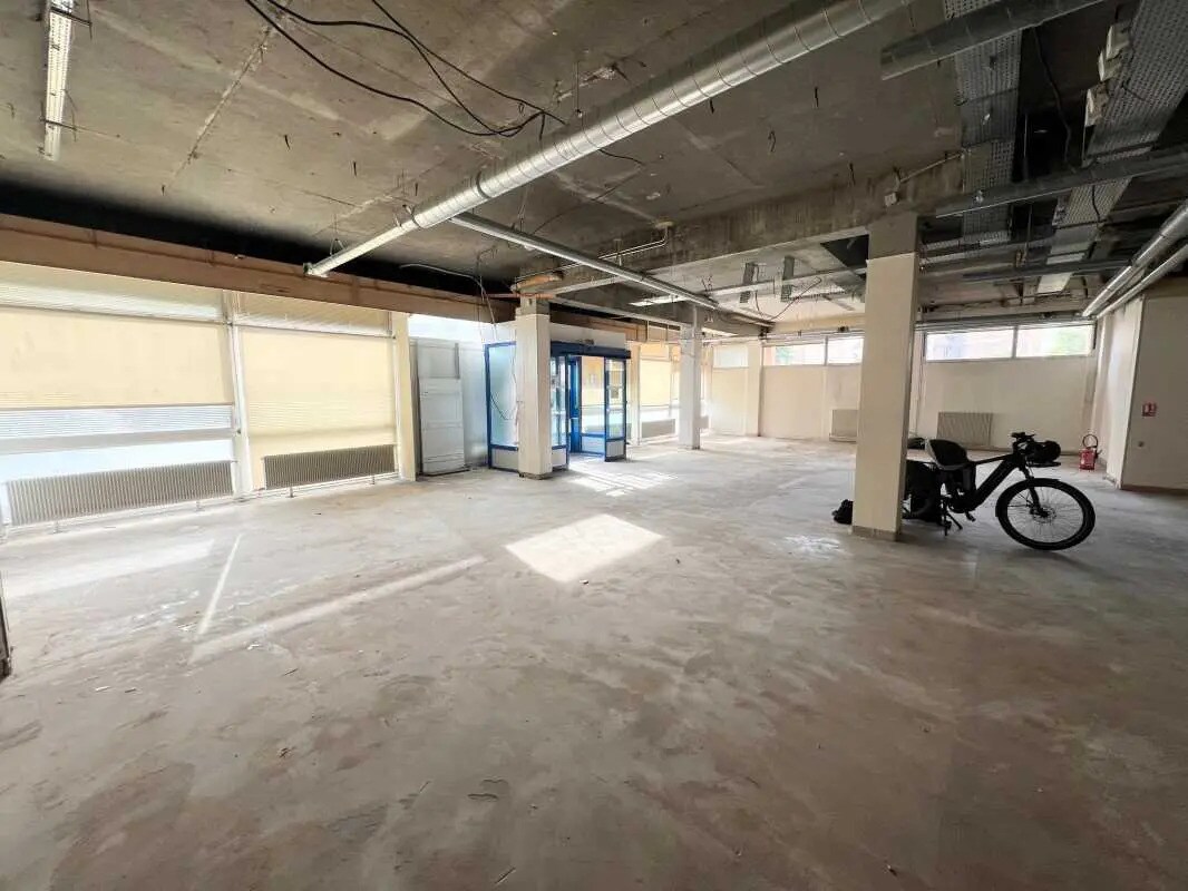 Office in Les Lilas for sale Interior Photo- Image 1 of 9