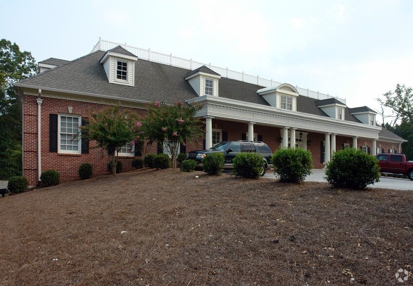 225 Country Club Dr, Stockbridge, GA for sale - Building Photo - Image 2 of 10