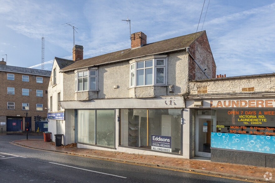 17-18 Victoria Rd, Wellingborough for lease - Primary Photo - Image 2 of 3