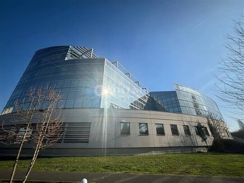 Bureau dans Champigny-sur-Marne à louer - Photo du bâtiment - Image 2 de 10