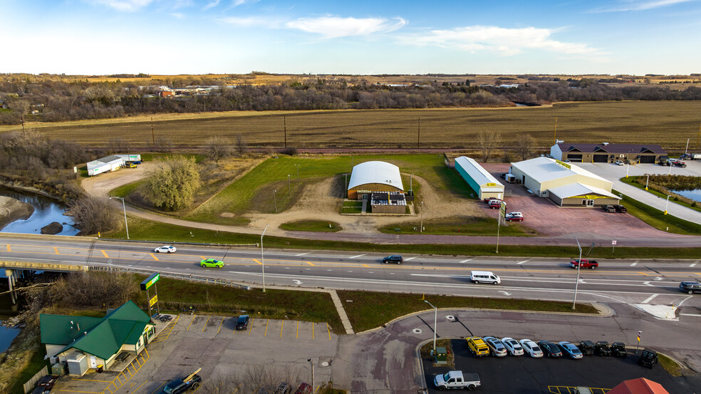 111 1st Ave S, Windom, MN for sale - Primary Photo - Image 1 of 34