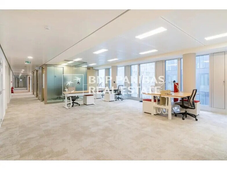 Office in Courbevoie for lease - Building Photo - Image 3 of 17
