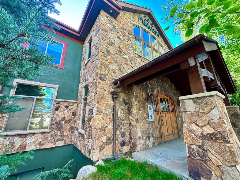 11142 Highland Blvd, Highland, UT à louer - Photo du bâtiment - Image 1 de 27