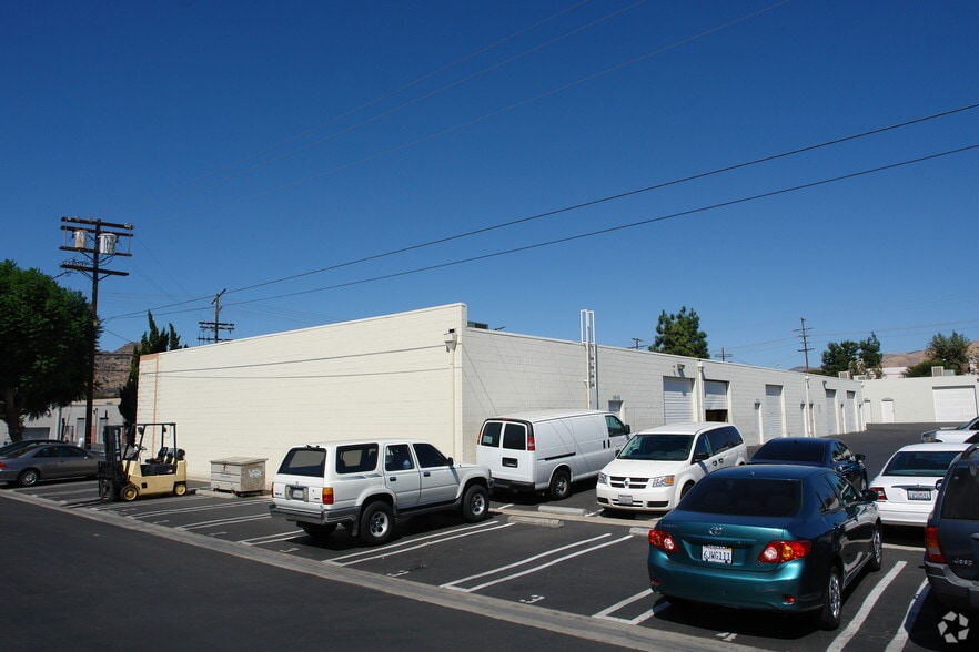 9840-9848 Owensmouth Ave, Chatsworth, CA for lease - Building Photo - Image 3 of 3