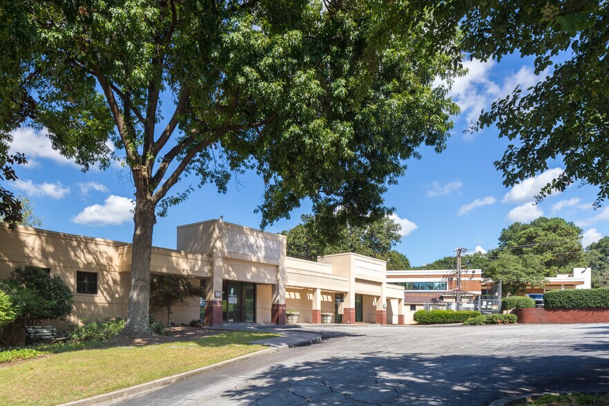 1940 Monroe Dr NE, Atlanta, GA à louer - Photo du bâtiment - Image 3 de 5