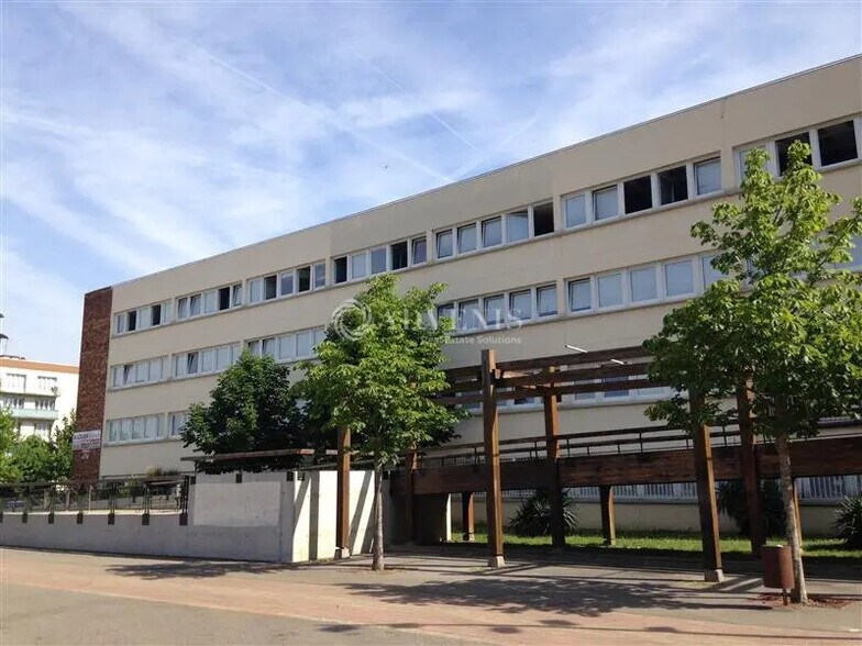 Bureau dans Maurepas à louer - Photo du bâtiment - Image 2 de 5