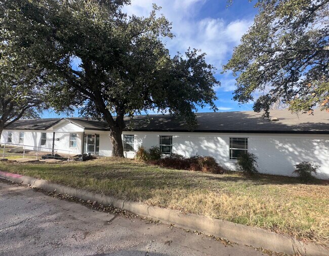 More details for 1405 W Storey St, San Saba, TX - Health Care for Sale