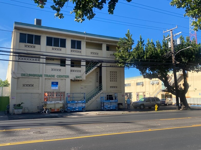 1001 Dillingham Blvd, Honolulu, HI à louer - Photo du bâtiment - Image 2 de 9