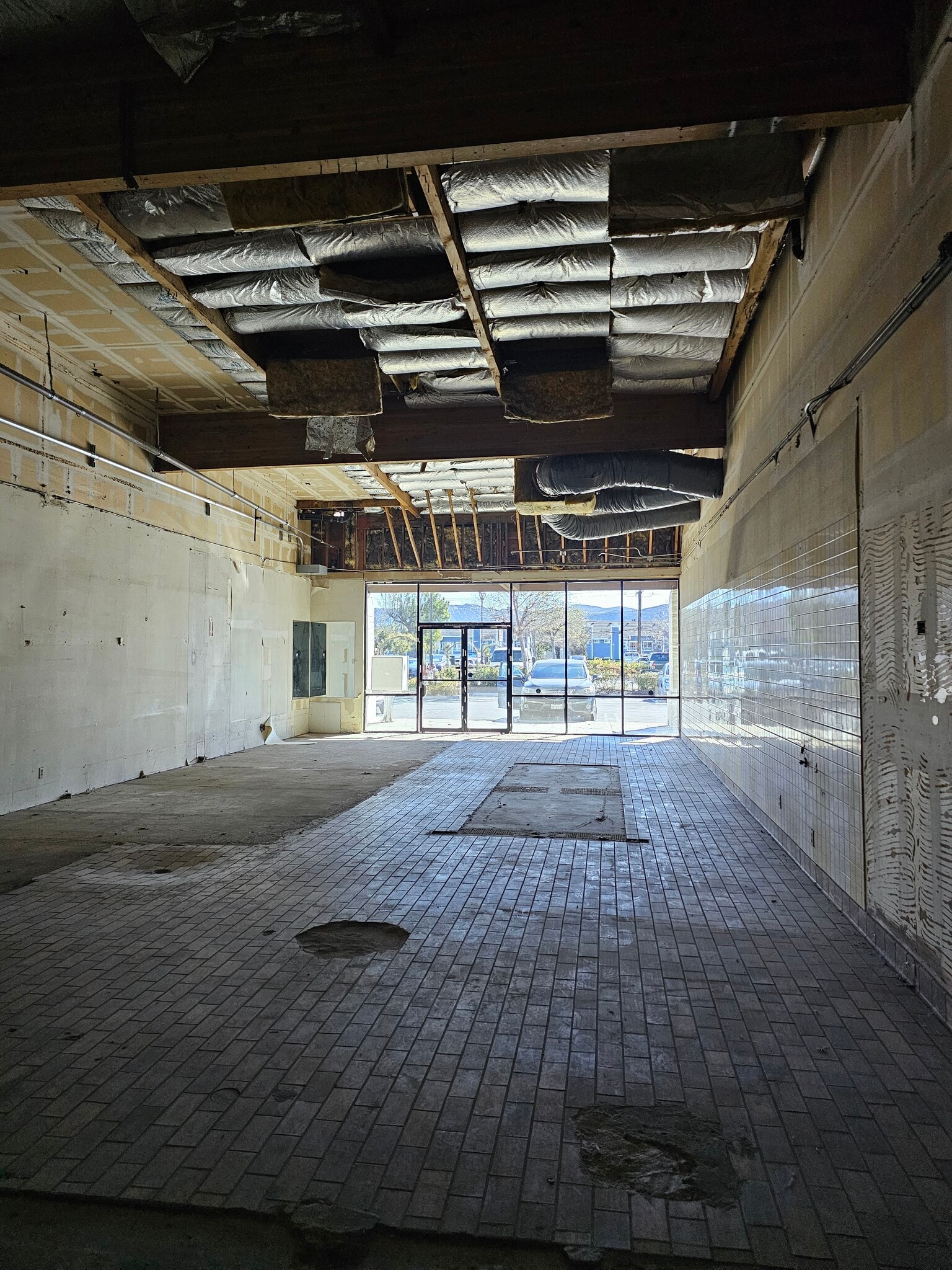 3885-3977 Cochran St, Simi Valley, CA for lease Interior Photo- Image 1 of 3