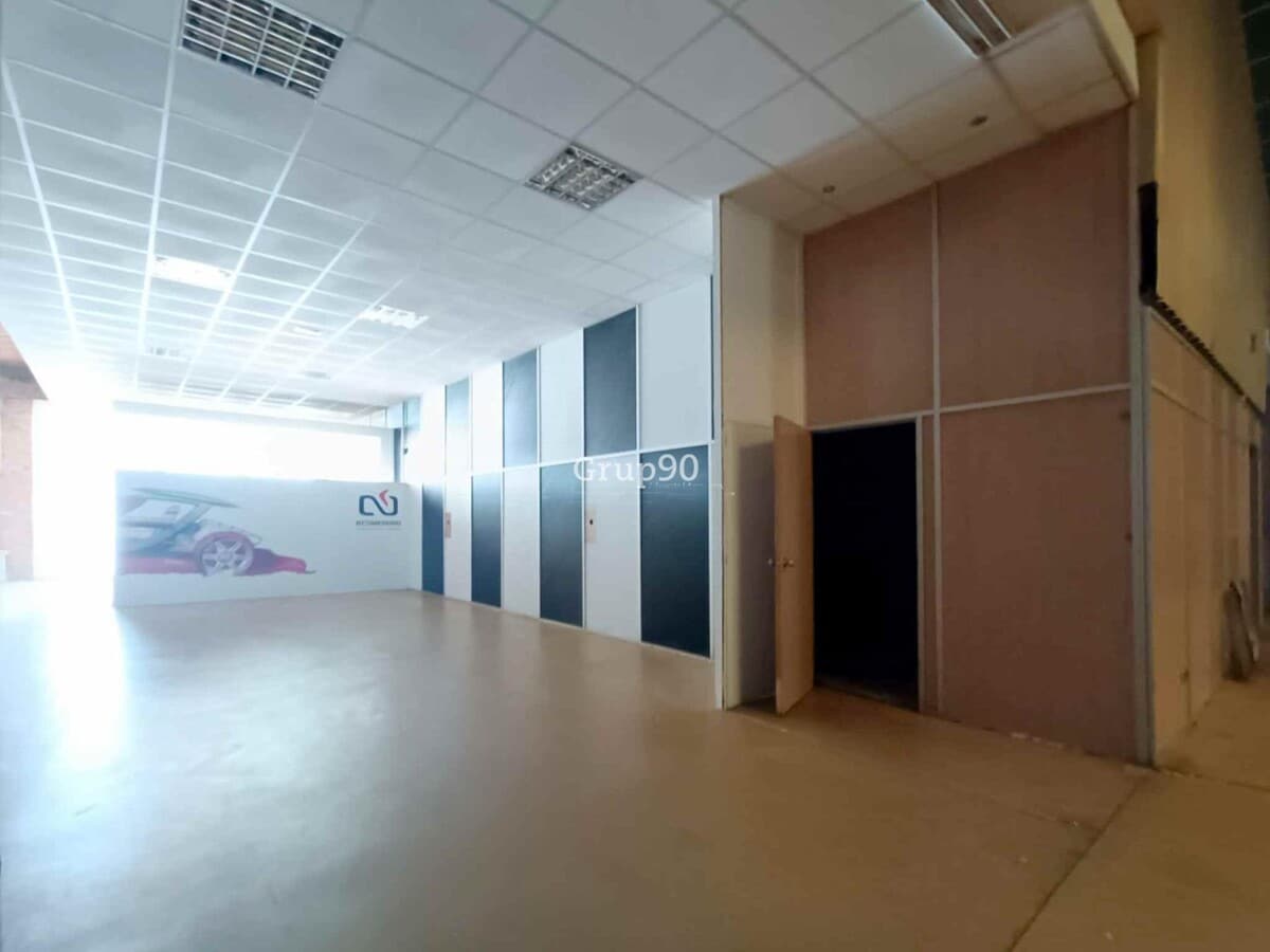 Lleida, LER 25001 - - - Interior Photo - Image 2 of 9