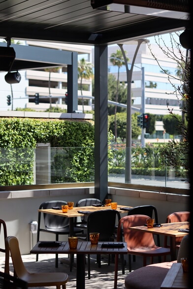 2000 Main St, Irvine, CA for lease - Building Photo - Image 3 of 8