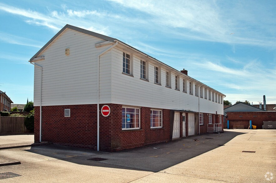 1 Martlets Way, Worthing à louer - Photo du bâtiment - Image 3 de 4