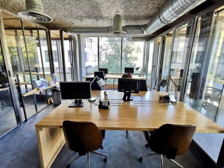 Office in Bordeaux for lease - Building Photo - Image 3 of 11