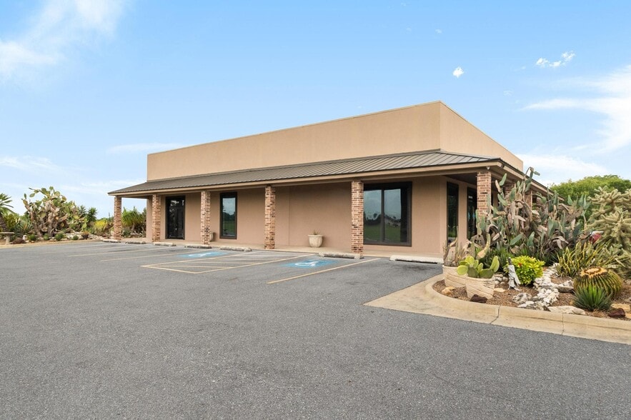 2489 W Business Highway 77, San Benito, TX for lease - Building Photo - Image 1 of 11