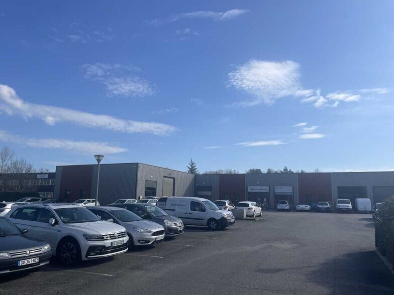 Flex in Montrabé for lease - Building Photo - Image 2 of 3