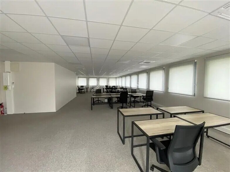 Office in Dardilly for lease - Building Photo - Image 3 of 6