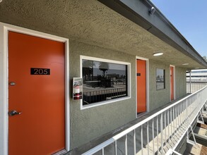 370 W 6th St, San Bernardino, CA for lease Building Photo- Image 1 of 12