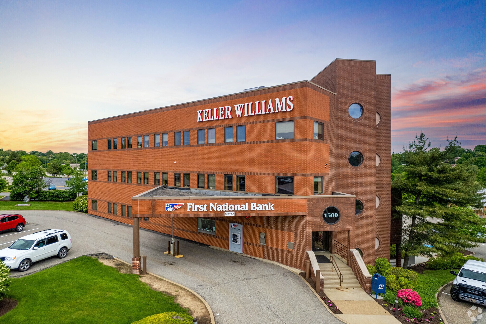 1500 Oxford Dr, Bethel Park, PA à louer Photo du bâtiment- Image 1 de 5