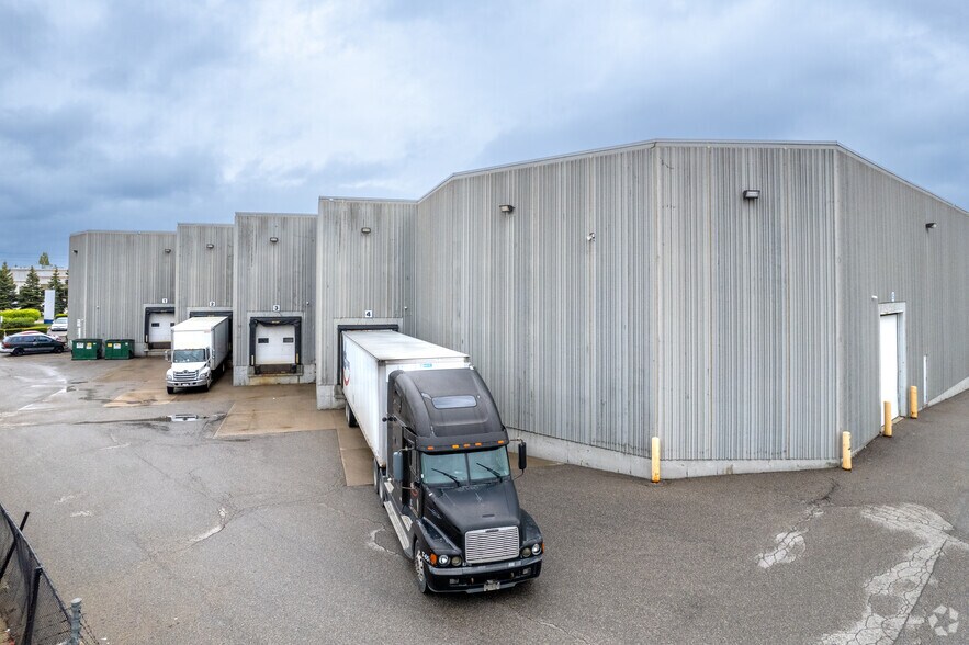 200 Romina Dr, Vaughan, ON à louer - Photo du bâtiment - Image 2 de 2