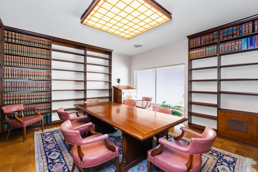 2165 15th Ave, Vero Beach, FL for lease - Interior Photo - Image 2 of 17