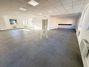 Flex in Verrières-le-Buisson for lease Interior Photo- Image 2 of 6