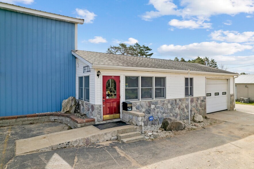 19925 12 Mile Rd, Big Rapids, MI à vendre - Photo du bâtiment - Image 2 de 32