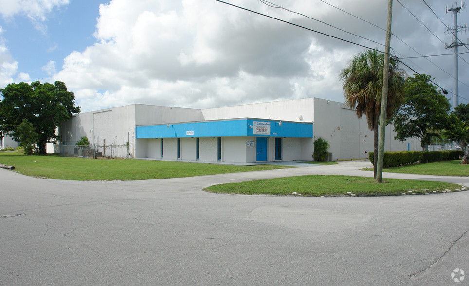 4705 NW 132nd St, Miami, FL for lease - Building Photo - Image 1 of 12