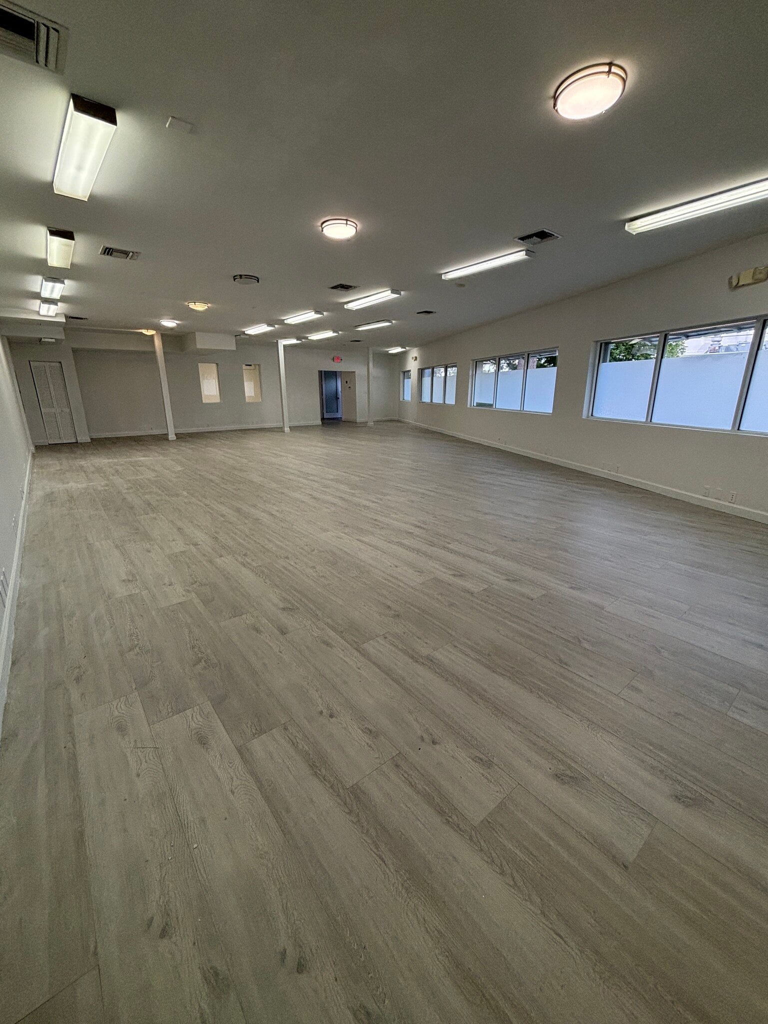 240 Old Federal Hwy, Hallandale Beach, FL for lease Interior Photo- Image 1 of 11