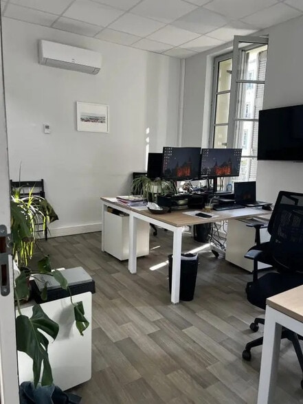 Office in Marseille for lease - Interior Photo - Image 3 of 3