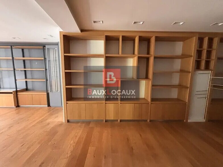 Retail in Avignon for lease - Building Photo - Image 2 of 6