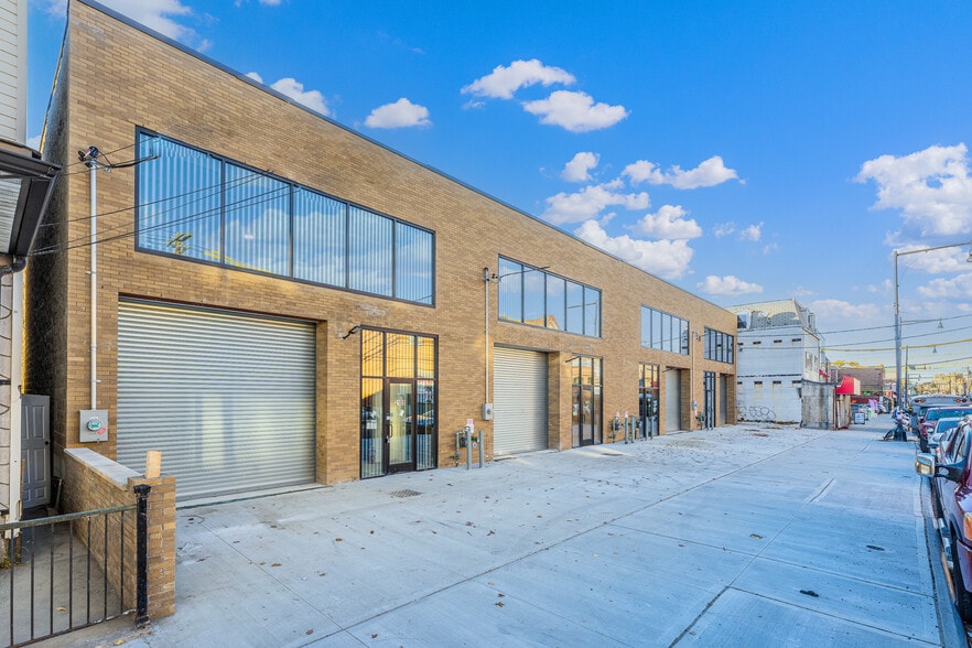 2102 College Point Blvd, College Point, NY for lease - Building Photo - Image 2 of 3