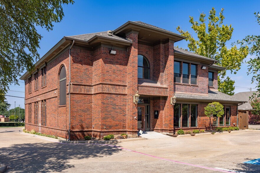 3010 W Park Row Dr, Pantego, TX à vendre - Photo du bâtiment - Image 2 de 13