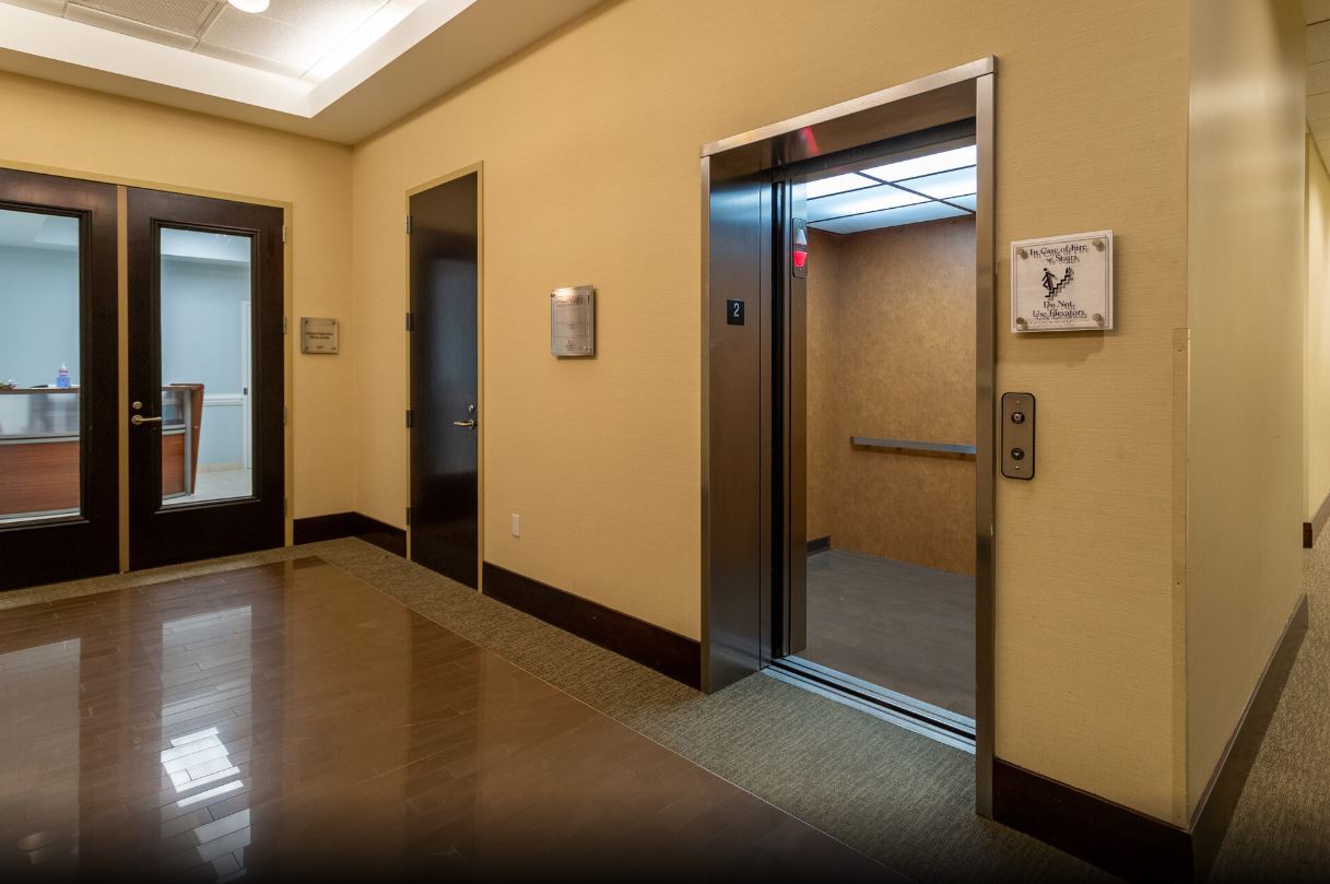 2315 W Arbors Dr, Charlotte, NC for lease Interior Photo- Image 1 of 3