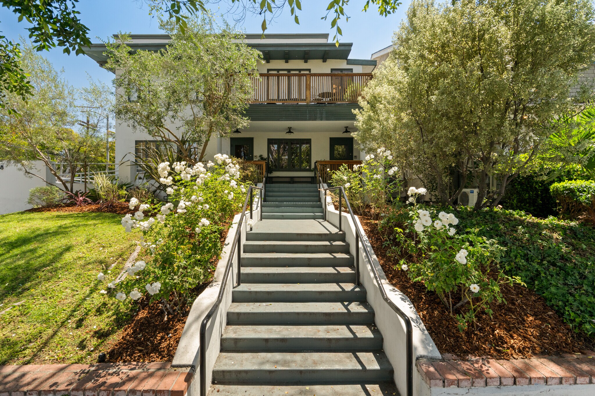 588 N Larchmont Blvd, Los Angeles, CA à louer Photo du bâtiment- Image 1 de 21