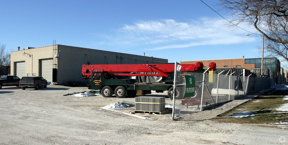 2101 W Purdue St, Milwaukee, WI à louer - Photo du bâtiment - Image 3 de 14