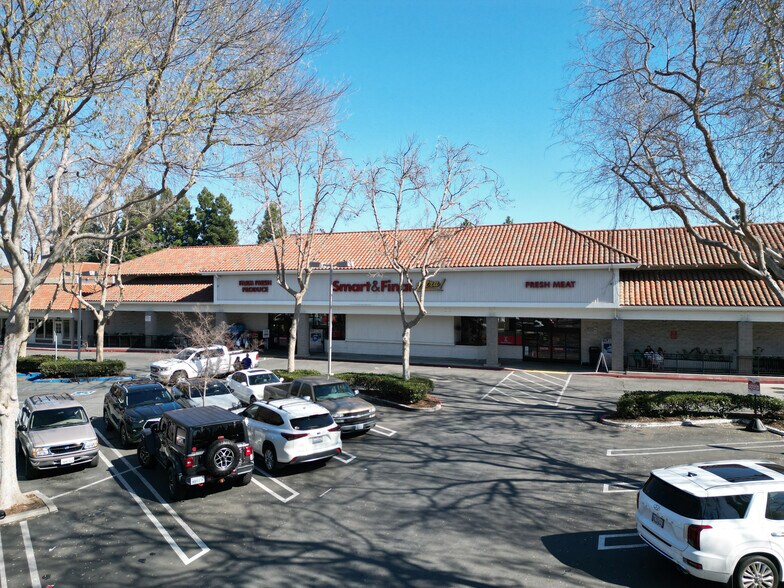 2080-2170 Newbury Rd, Thousand Oaks, CA à louer - Photo du bâtiment - Image 1 de 17