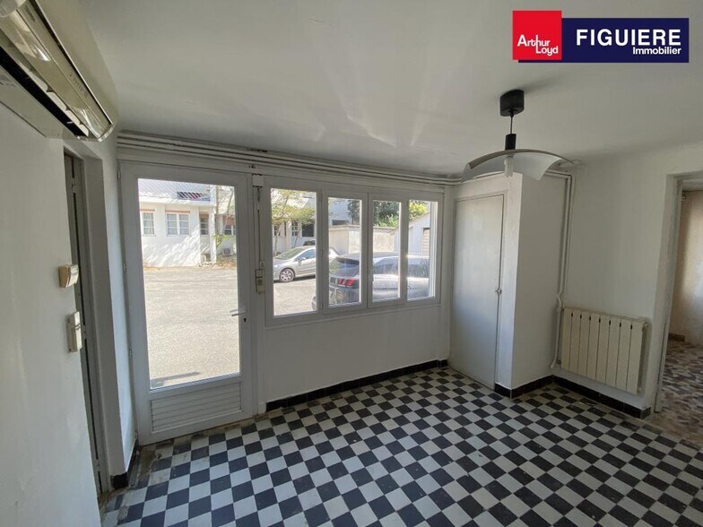 Office in Salon-de-Provence for lease - Building Photo - Image 1 of 16