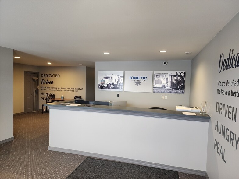 541 E Garden Dr, Windsor, CO for sale - Interior Photo - Image 3 of 9