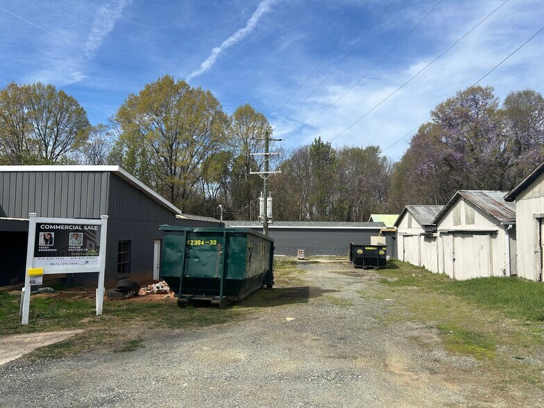 300 Guthrie St, Graham, NC à vendre - Photo du bâtiment - Image 3 de 10