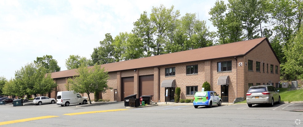 343-351 Spook Rock Rd, Suffern, NY for sale - Primary Photo - Image 1 of 23