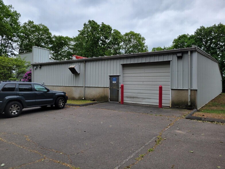 117 W Dudley Town Rd, Bloomfield, CT à louer - Photo du bâtiment - Image 3 de 9