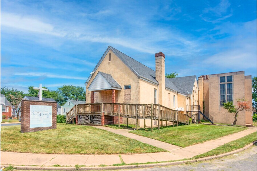 49 Inverness Ave, Dundalk, MD à vendre Photo du bâtiment- Image 1 de 10