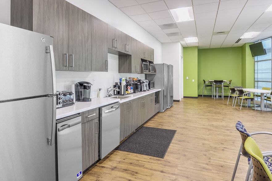 8215 Forest Point Blvd, Charlotte, NC à louer - Photo intérieure - Image 2 de 9