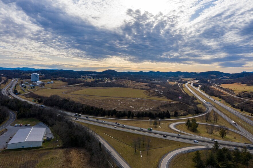 1000 Patriot Way, Kingsport, TN à louer - Vidéo aérienne - Image 2 de 30