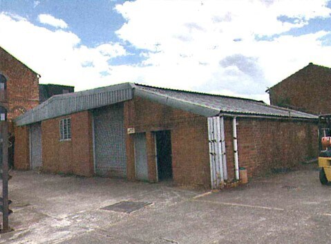 Property 1- Workshop and yard portefeuille de 2 propriétés à vendre sur LoopNet.ca - Photo du bâtiment - Image 2 de 2