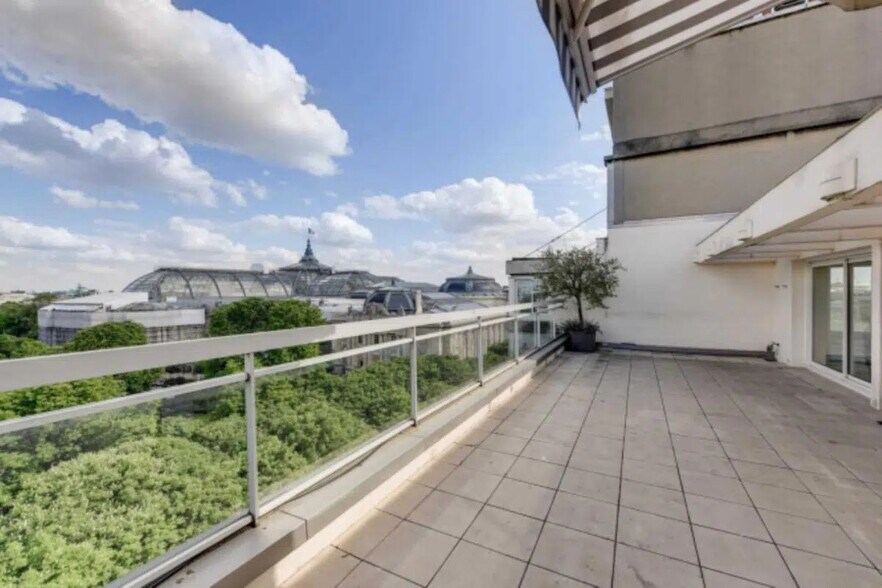 35 Avenue Franklin D. Roosevelt, Paris à louer - Photo du bâtiment - Image 3 de 25