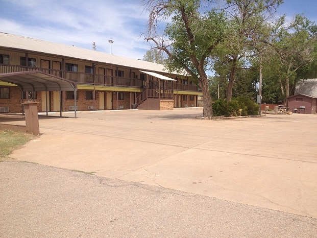 506 Black Gold Ave, Medicine Lodge, KS for sale Primary Photo- Image 1 of 1